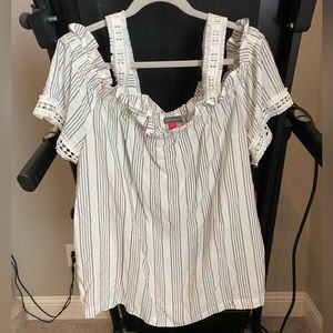 Vince Camuto Off Shoulder Top Size Large NWT